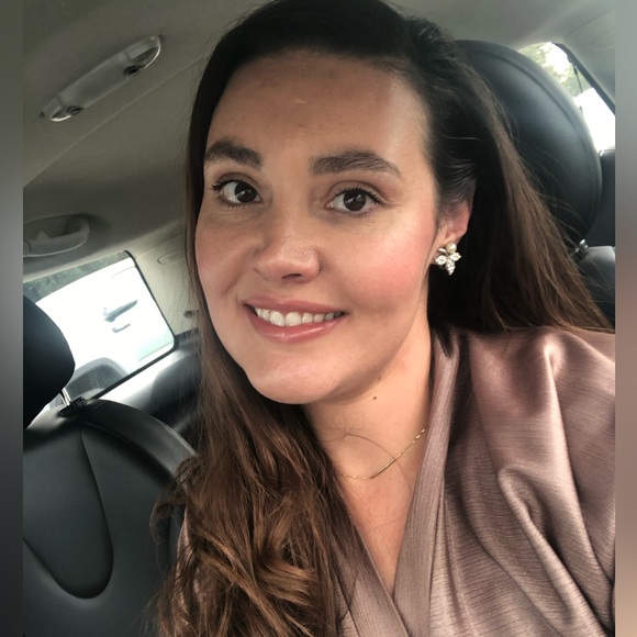 Meet your Posher, Danielle - Picture 2 of 4